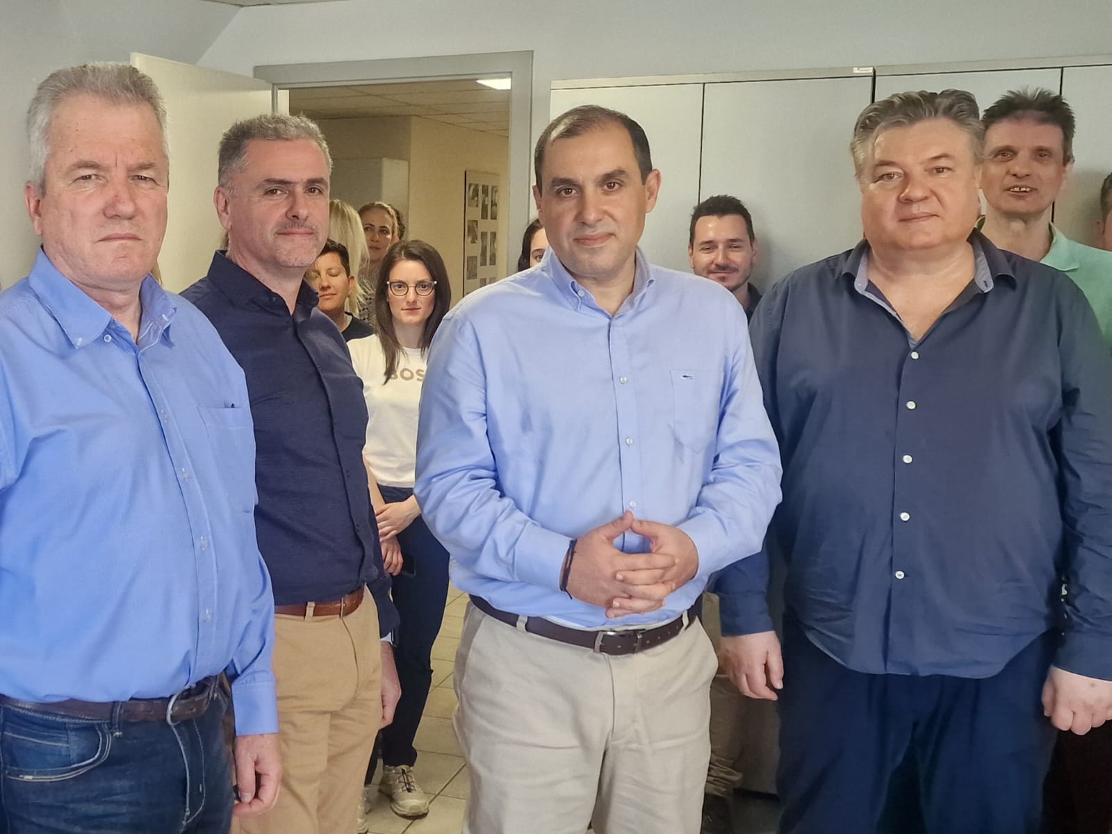 Ο Υφυπουργός Κλιματικής Κρίσης και Πολιτικής Προστασίας Κώστας Κατσαφάδος στα γραφεία της Διεύθυνσης Αποκατάστασης Επιπτώσεων Φυσικών Βορείου Ελλάδος (ΔΑΕΦΚ-ΒΕ) στη Θεσσαλονίκη