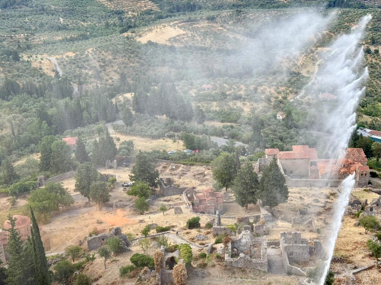 Άσκηση ετοιμότητας «ΠΕΡΙΒΛΕΠΤΟΣ 2025» για την αντιμετώπιση δασικής πυρκαγιάς στον Αρχαιολογικό Χώρο του Μυστρά παρουσία των Υπουργών Κλιματικής Κρίσης και Πολιτικής Προστασίας Γιάννη Κεφαλογιάννη και Πολιτισμού Λίνας Μενδώνη