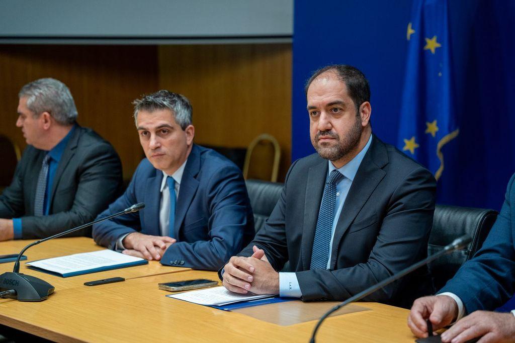 Υπεγράφη η σύμβαση για την επισκευή σεισμόπληκτων εργατικών κατοικιών στο Ληξούρι