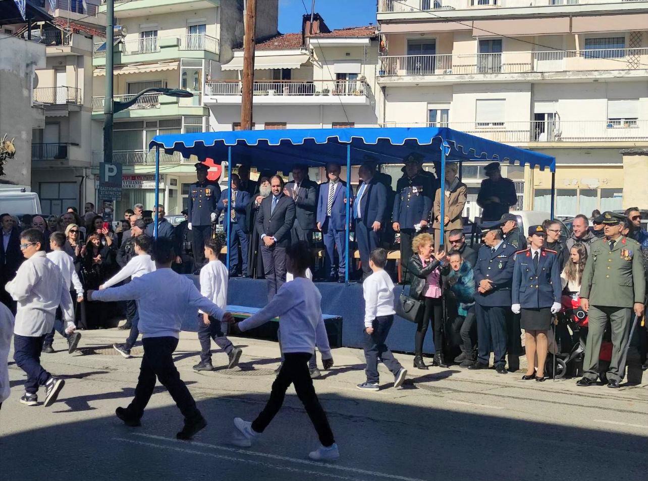 O Υπουργός Κλιματικής Κρίσης και Πολιτικής Προστασίας Γιάννης Κεφαλογιάννης εκπρόσωπος της Κυβέρνησης στις εκδηλώσεις για τον εορτασμό της Εθνικής Επετείου της 28ης Οκτωβρίου στα Γρεβενά