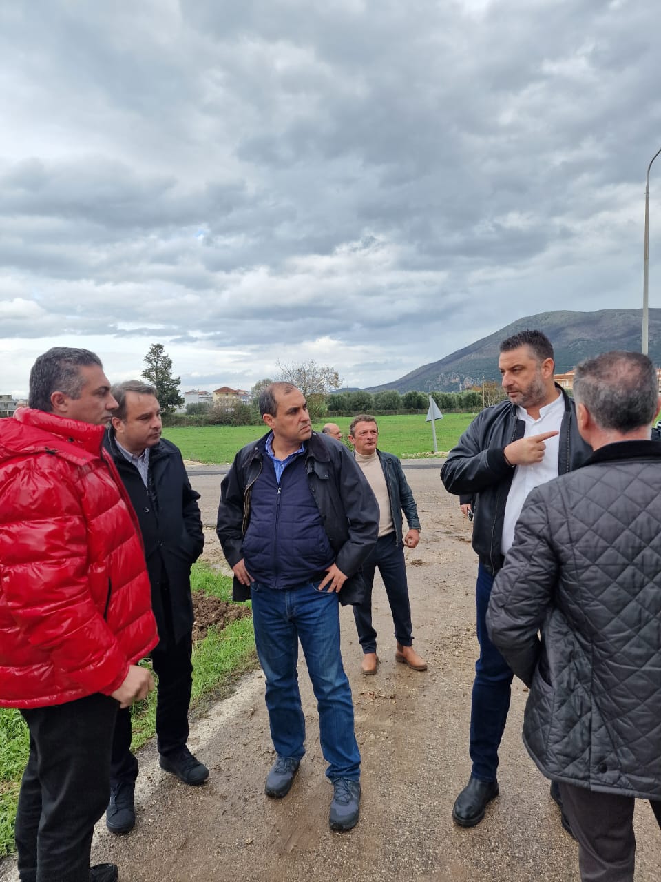 Επίσκεψη του Υφυπουργού Κλιματικής Κρίσης και Πολιτικής Προστασίας, Κώστα Κατσαφάδου, στη Βόνιτσα – Σύσκεψη με τον Δήμαρχο και τοπικούς φορείς για τον συντονισμό των ενεργειών αποκατάστασης