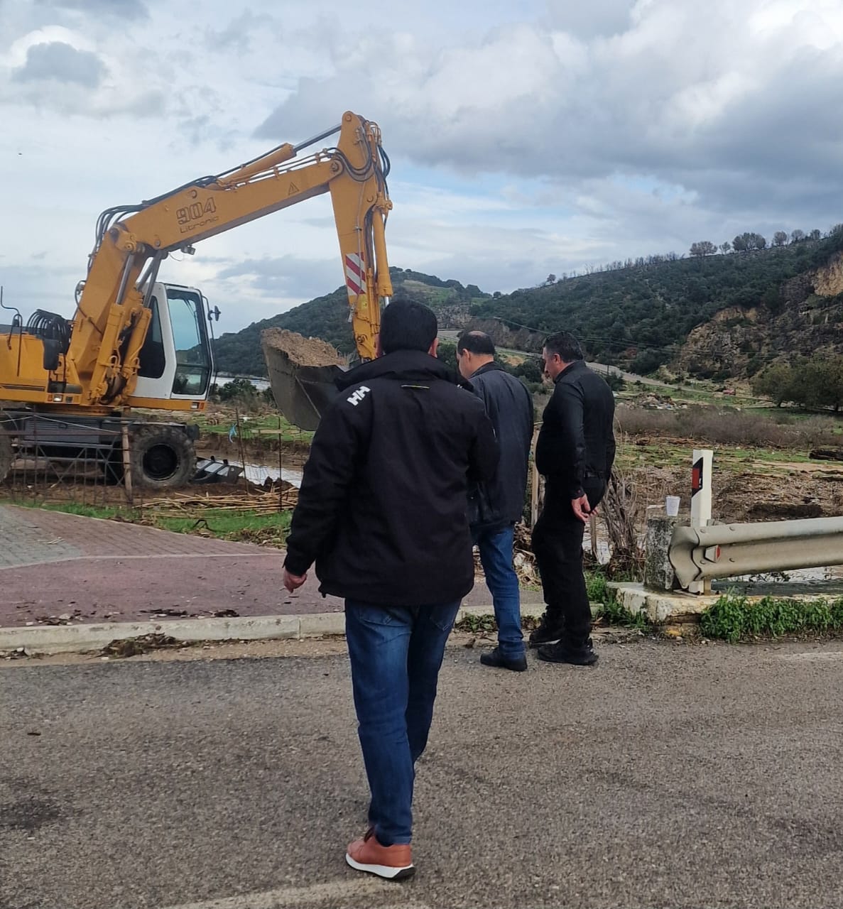 Επίσκεψη του Υφυπουργού Κλιματικής Κρίσης και Πολιτικής Προστασίας, Κώστα Κατσαφάδου, στη Βόνιτσα – Σύσκεψη με τον Δήμαρχο και τοπικούς φορείς για τον συντονισμό των ενεργειών αποκατάστασης