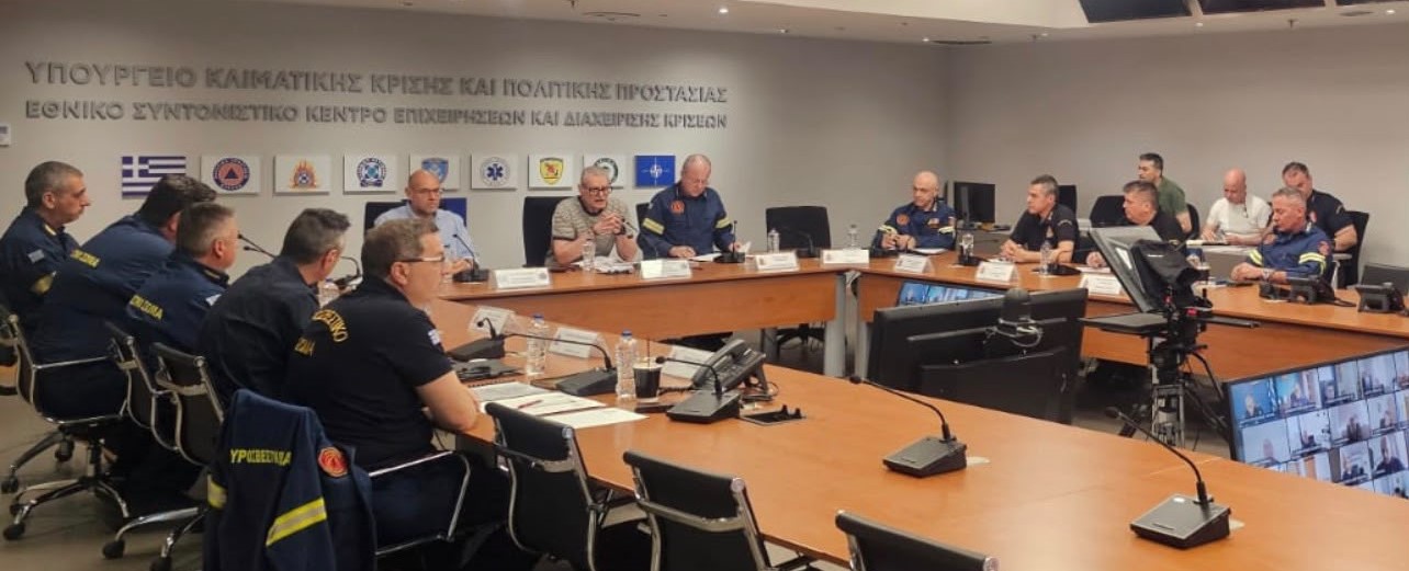 Ευ. Τουρνάς: «Να περιορίσουμε τις ενάρξεις πυρκαγιών και να μειώσουμε την καύσιμη ύλη» – Από την Τρίτη ξεκινούν στοχευμένοι έλεγχοι για τα ακαθάριστα οικόπεδα