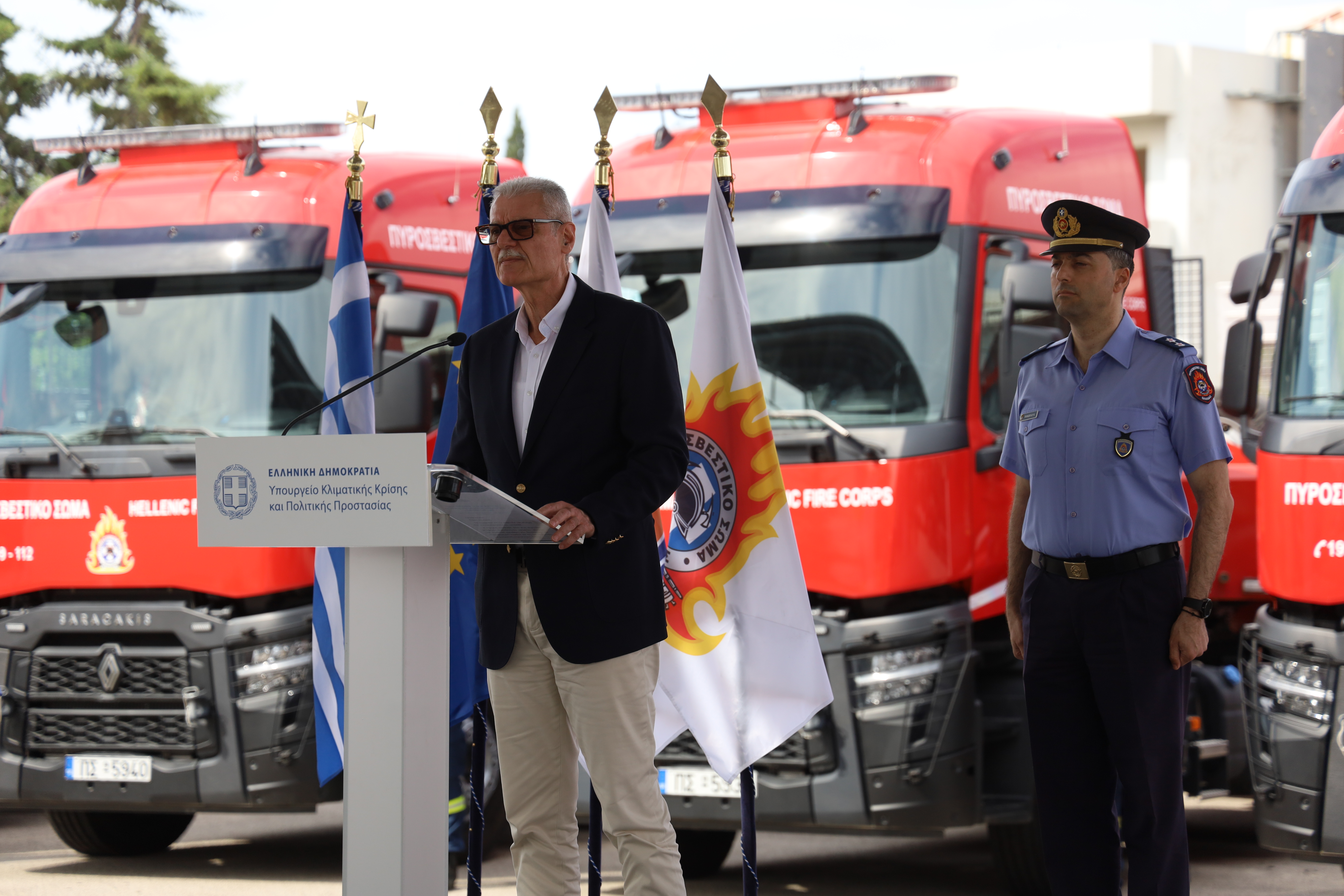 Παραλαβή 10 νέων τρακτόρων με επικαθήμενα ημιρυμουλκούμενα στο Πυροσβεστικό Σώμα Ευάγγελος Τουρνάς: «Κάθε νέο μέσο ενισχύει την ικανότητά μας να ανταποκρινόμαστε στις προκλήσεις της κλιματικής κρίσης»