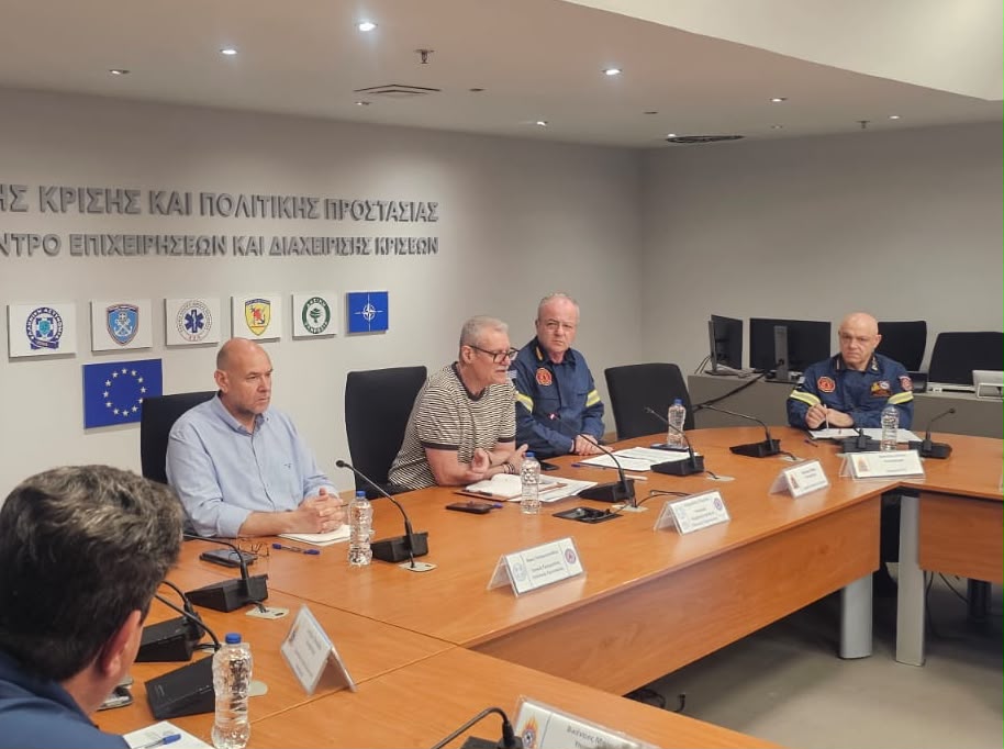 Ευ. Τουρνάς: «Να περιορίσουμε τις ενάρξεις πυρκαγιών και να μειώσουμε την καύσιμη ύλη» – Από την Τρίτη ξεκινούν στοχευμένοι έλεγχοι για τα ακαθάριστα οικόπεδα