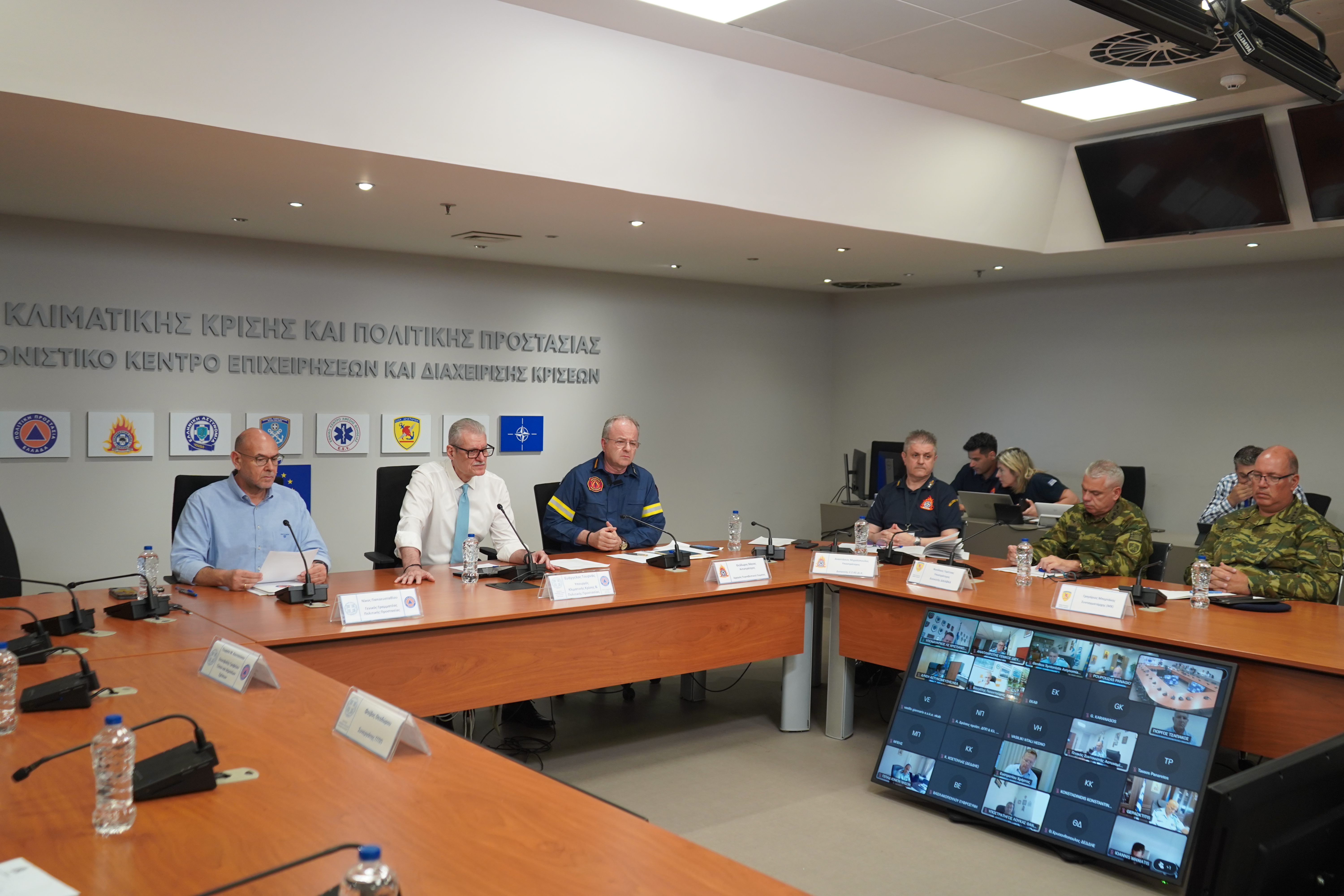 Ευ. Τουρνάς στη συνεδρίαση Συντονιστικού Οργάνου Πολιτικής Προστασίας: «Ιδιαίτερα δύσκολες οι συνθήκες – Αναδιάταξη και ενίσχυση των δυνάμεων λόγω των ισχυρών ανέμων»